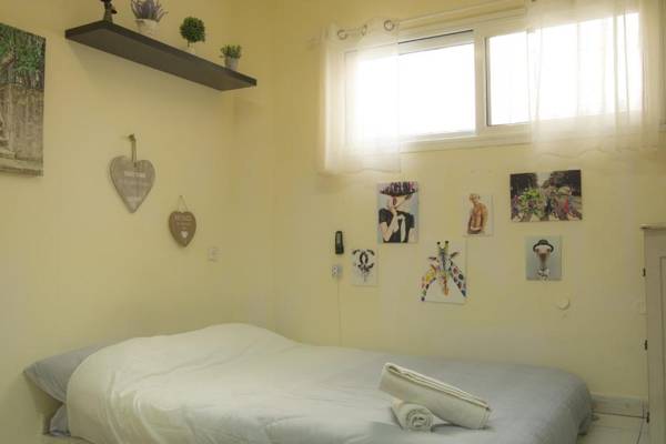 New Lovely Suite In Carmel Market By The Beach