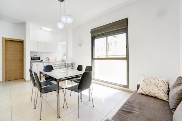 Fresh 2BR in Reines by HolyGuest