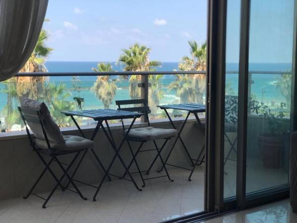 Sea View Apartment Prime Location On The Beach