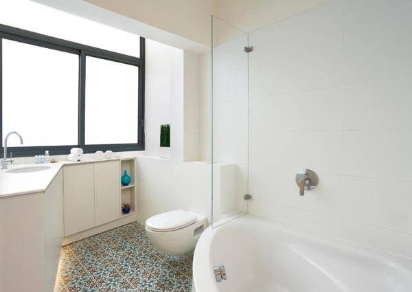 Pretty 1 BR in Gordon Beach by HolyGuest