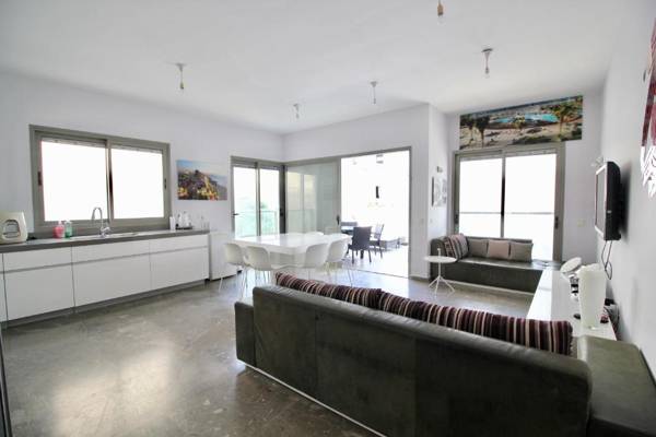 Up-Market 3BR in Frishman 9 by HolyGuest