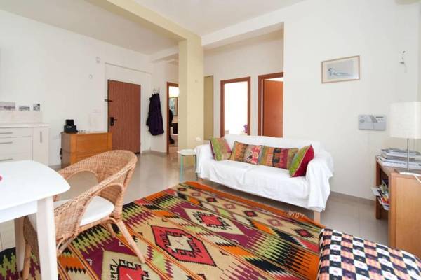 Sunny & Charming 2BR in Smolenskin by HolyGuest