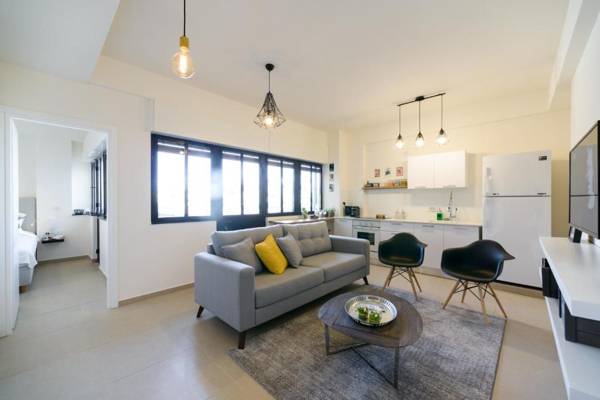 16 HaRakevet Street - By Beach Apartments TLV