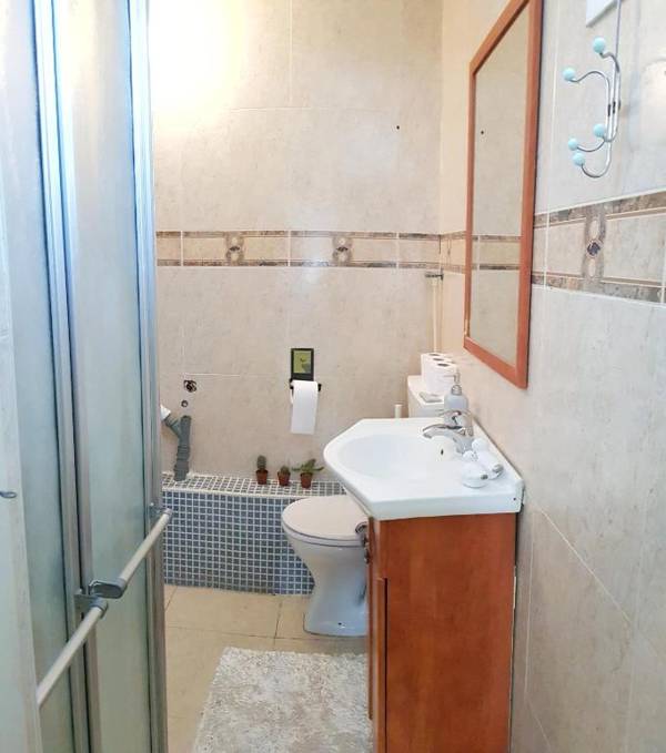 Aharonson's - 1 minute to the beach