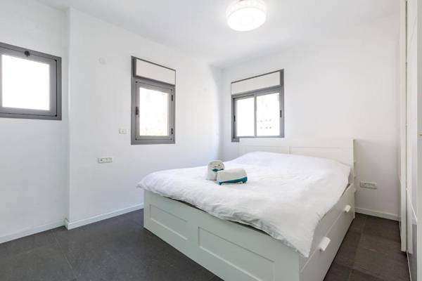 Beautiful 2 Bdr Apartment - Beach Side #TL38