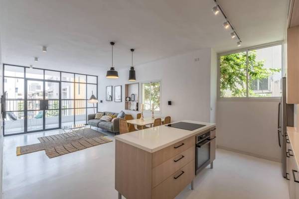 Trust Inn - Allenby Lovely apt Balcony & Parking