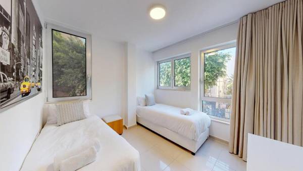 Relaxing 3BR in Ben yehuda 66 by HolyGuest