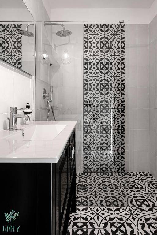 HAYARKON-ALLENBY classic style Apartments by the sea by HOMY