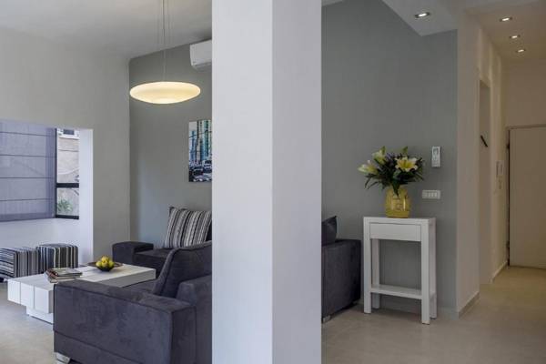 Brilliant 3BR in Shalom Aleichem 27 by HolyGuest