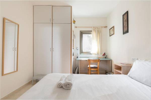 Bright Pearl For Exploring Tel-Aviv