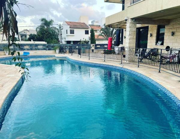 Grace Holon Guesthouse