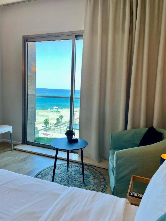 Beautiful studio on the beach