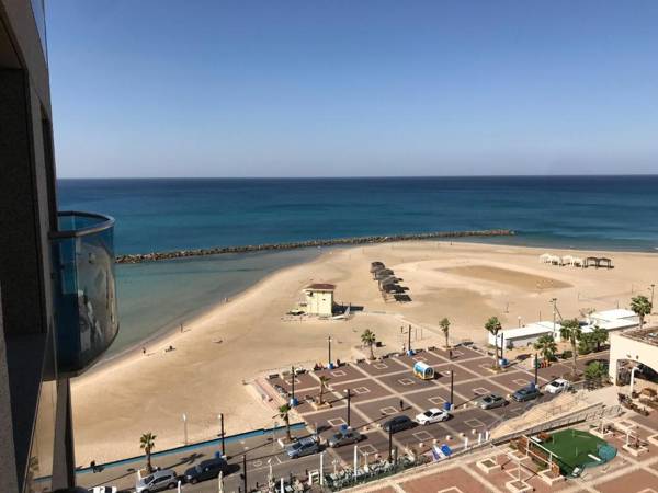 Beautiful studio on the beach