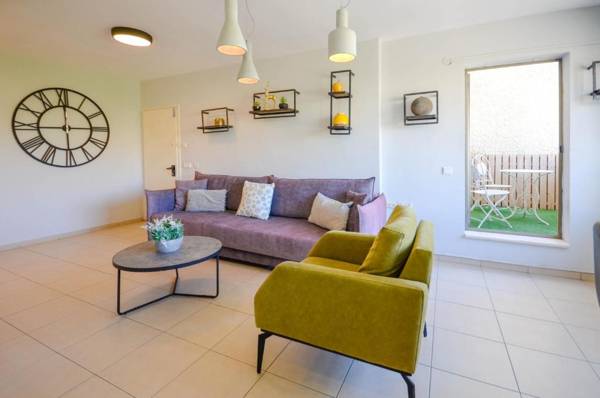YalaRent Argaman 2BR & Balcony APT - Families only