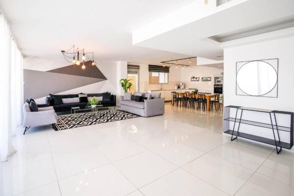 YalaRent mountainside luxury properties - Families only