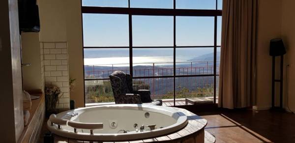 Red and White אדום לבן