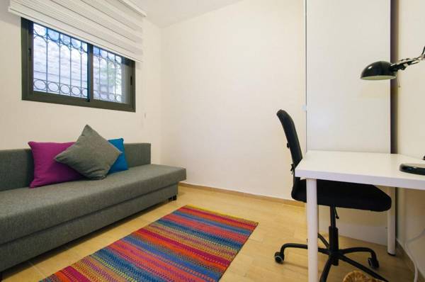 Colony Suites - Hildesheimer St.