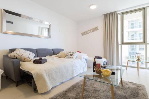 Luxury One-Bedroom Apartment/parking in city center