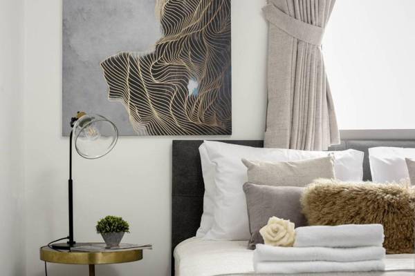 Deluxe 3 bedrooms flat in residential area