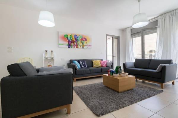 Amazing 2 Bedrooms/Gym/Parking in city center