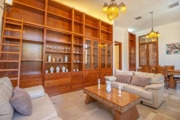 Art apartment in Mamila