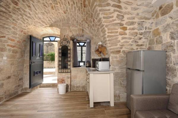 Heart Mansion Rashbi compound