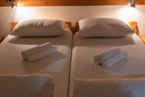 "Bakfar" Kfar Szold Country Lodging