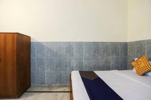 OYO Flagship 23665 Hotel Ajay