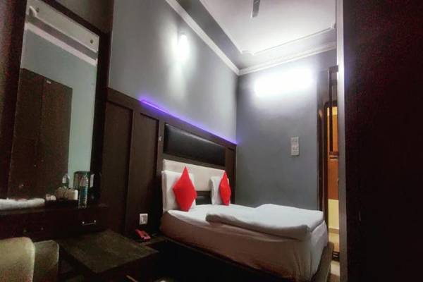 OYO 87091 Hotel New India Pride