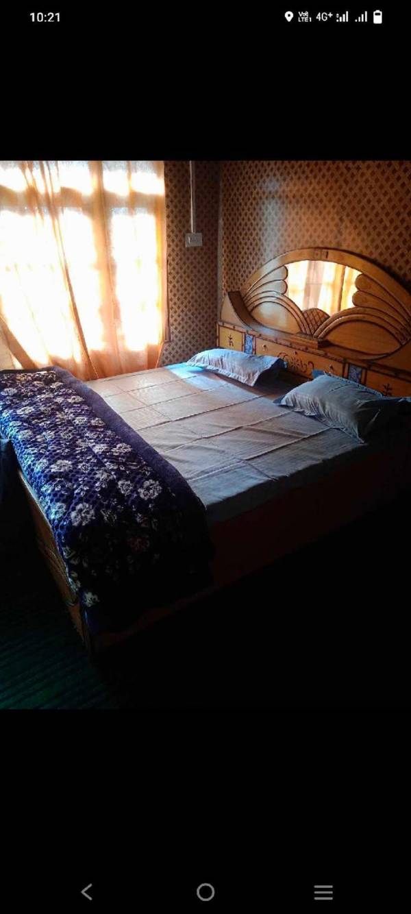 POP HOME 91511 4 Seasons Homestay