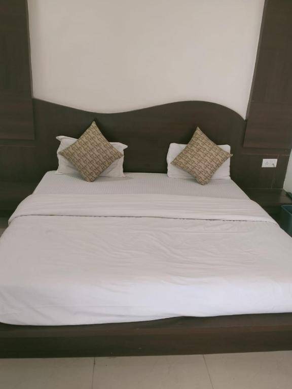 Hotel Natraj & Restaurant By WB Inn