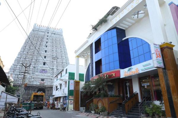 Sri Sarvesha JS Palace temple view