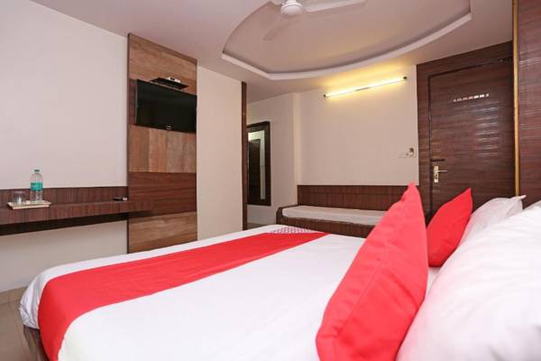 OYO 10733 Hotel Kingdom of Sai