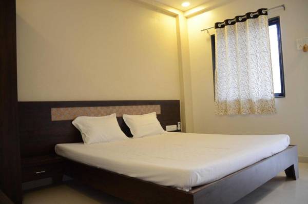 POP 89816 Hotel Sharayu