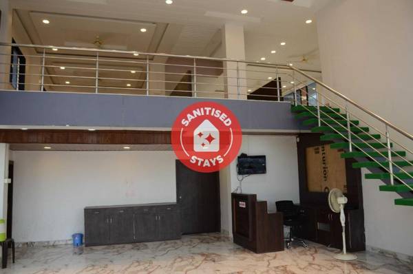 POP 89816 Hotel Sharayu