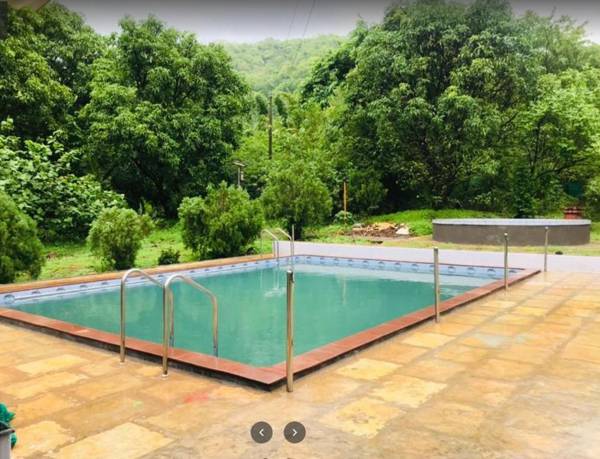 A2zroomz Dalvi Farm 4BHK