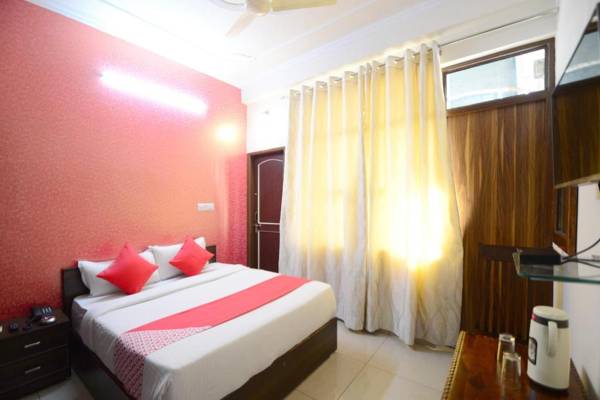 OYO 18342 Hotel Aqueens Plaza