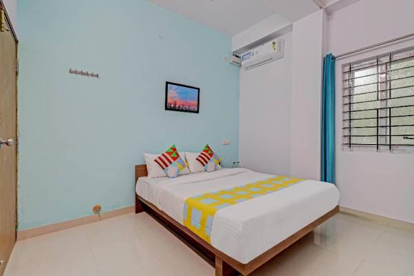 OYO 78917 Mandhara Suites