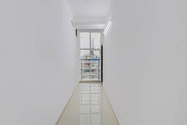 OYO 78917 Mandhara Suites