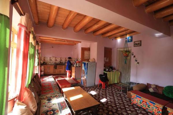 Lhachik Guest House