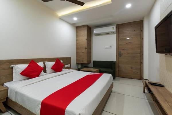 Capital O 47403 Hotel Manjeet