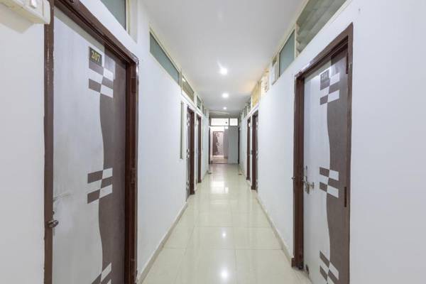 OYO 30721 Hotel Wow