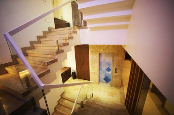 Hotel Avantika By MMR