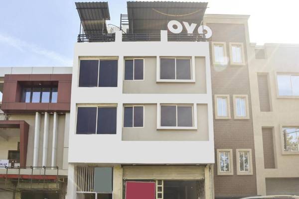 SPOT ON 76453 G Star Hotel