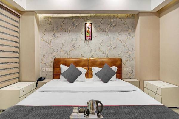 OYO Townhouse 743 The Divine Casa