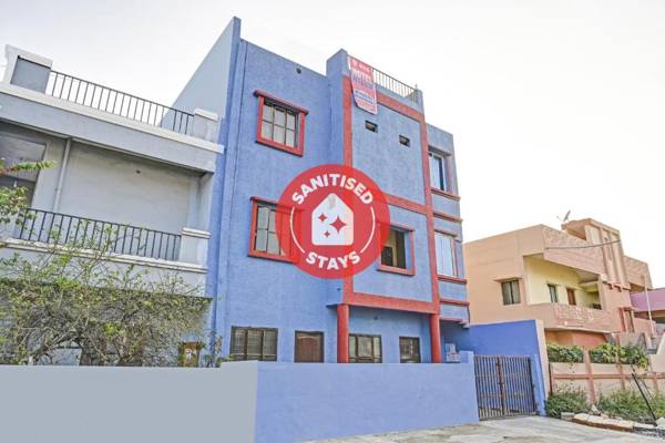 Capital O 85877 Hotel Red N Blue