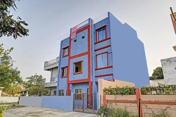 Capital O 85877 Hotel Red N Blue