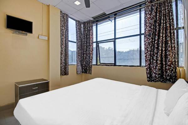 OYO Flagship 87378 Hotel Evergreen