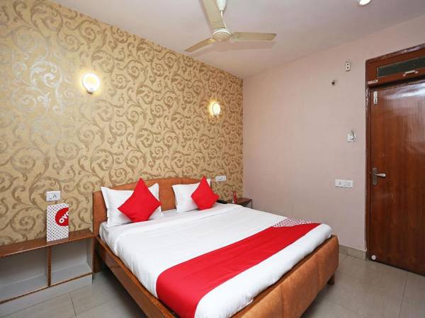 OYO 13669 Hotel Satnam