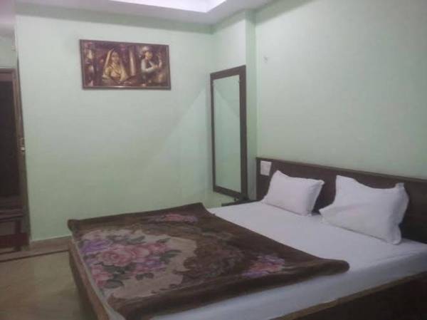 OYO Flagship RPR269 Hotel Shubham Palace